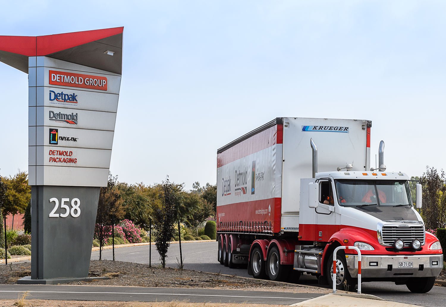 Truck with machine parts delivering to Detmold Group