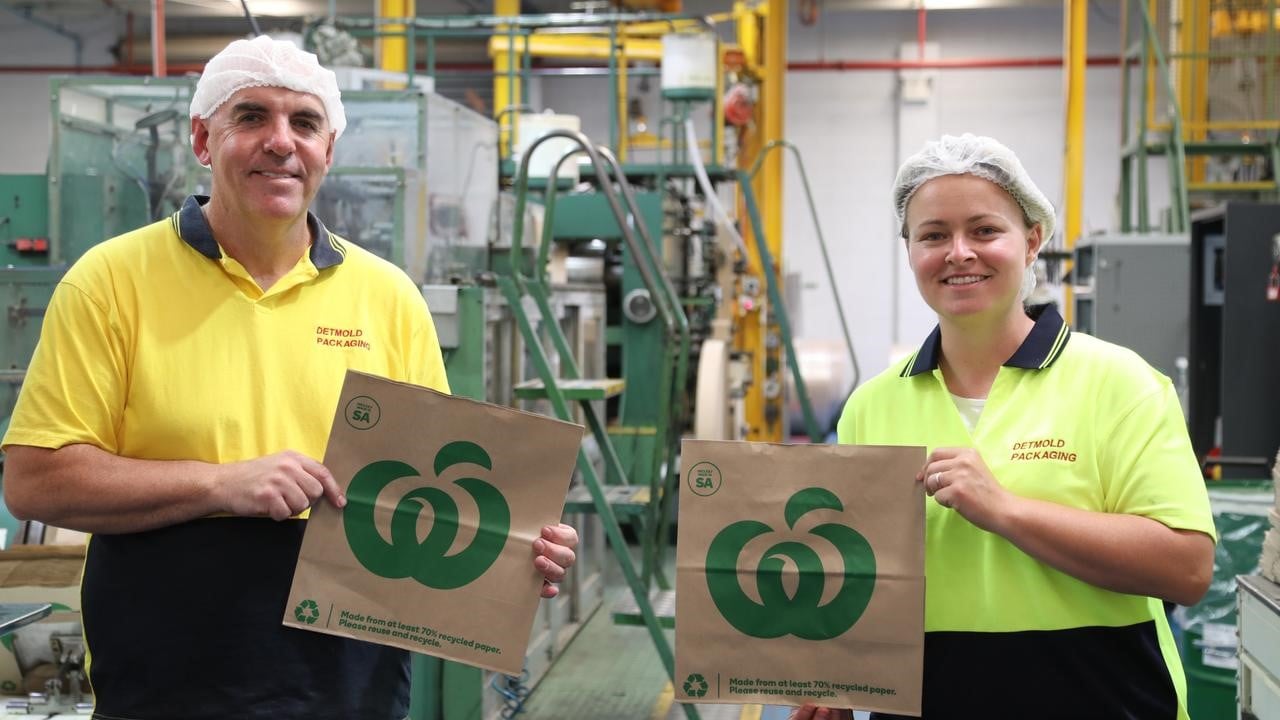 Image of Scott and Siobhan at Detpak supporting the manufacture of the Woolworths paper bag