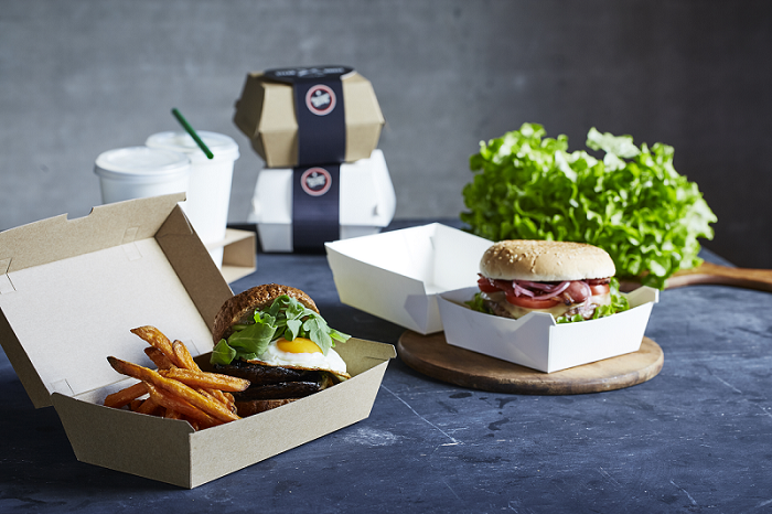 Image of packaging products for food delivery