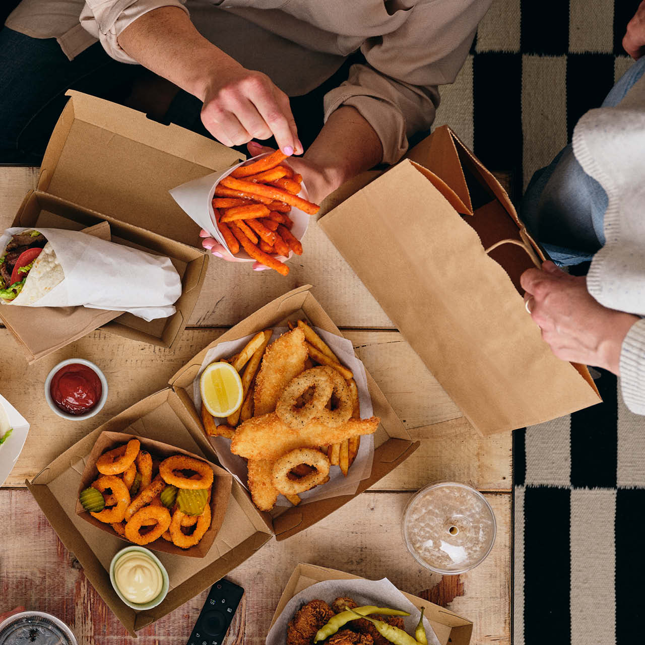 Make the sustainable switch to paper bags from Detpak to carry your takeaway food