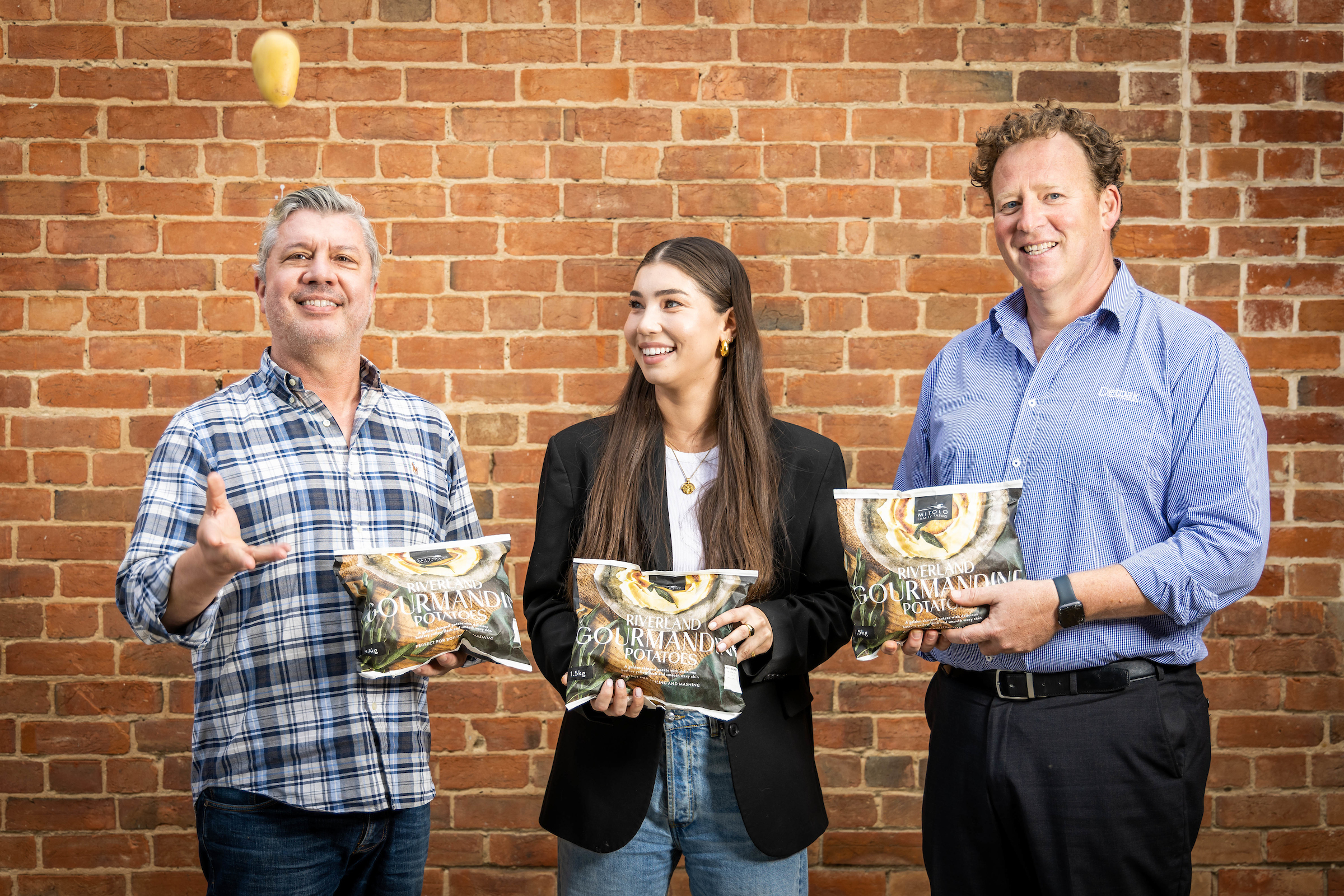 Detpak partners with Mitolo Family Farms to create reate Australia’s first kerbside recyclable paper bag for fresh potatoes.